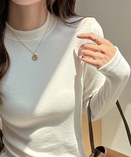 deux amour(ドゥーザムール)の「ハイネックベーシックインナーニット長袖トップス(Tシャツ/カットソー・レディース・ベージュ/グレー/チャコールグレー/アイボリー/ブラック/ホワイト・FREE)」の13枚目の写真