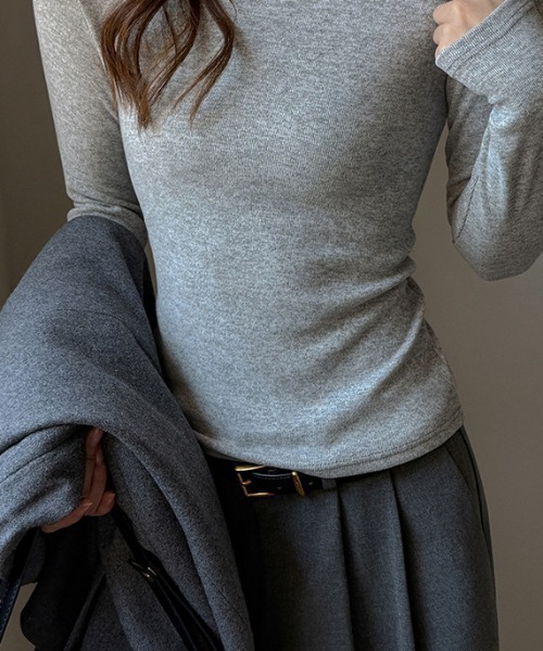 deux amour(ドゥーザムール)の「ハイネックベーシックインナーニット長袖トップス(Tシャツ/カットソー・レディース・ベージュ/グレー/チャコールグレー/アイボリー/ブラック/ホワイト・FREE)」の7枚目の写真