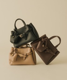 NEUNA | ミニバッグチャーム付きノットベルトスクエアバッグ(ショルダーバッグ)