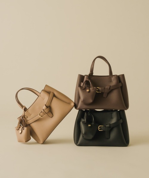 NEUNA（ヌナ）の「ミニバッグチャーム付きノットベルトスクエアバッグ（ショルダーバッグ・レディース・ブラック/ブラウン/グレイッシュベージュ・FREE）」の18枚目の写真