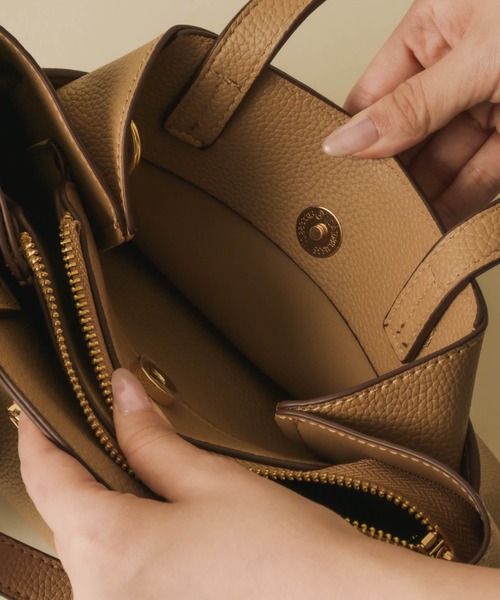 NEUNA（ヌナ）の「ミニバッグチャーム付きノットベルトスクエアバッグ（ショルダーバッグ・レディース・ブラック/ブラウン/グレイッシュベージュ・FREE）」の15枚目の写真