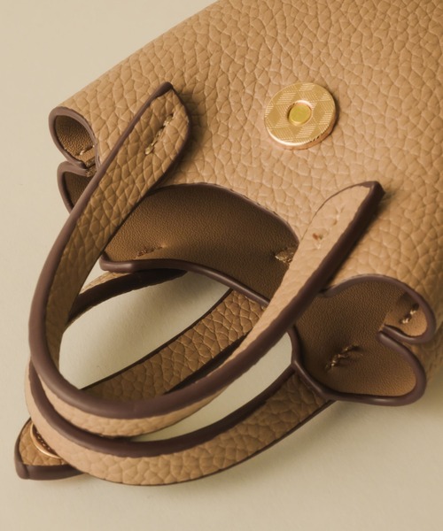 NEUNA（ヌナ）の「ミニバッグチャーム付きノットベルトスクエアバッグ（ショルダーバッグ・レディース・ブラック/ブラウン/グレイッシュベージュ・FREE）」の4枚目の写真