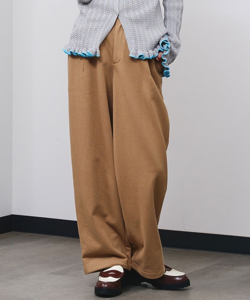 ROSE BUD(ローズバッド)の「TUCKED WIDE-LEG SWEATPANTS(スウェットパンツ・レディース・ベージュ/ブラック/ピンク・S/M)」の3枚目の写真