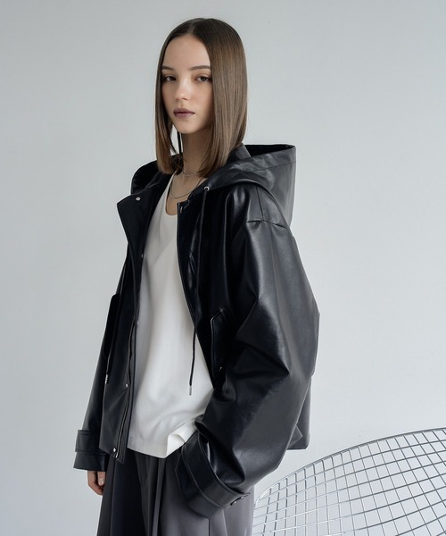 ELLUV（エルブ）の「【ELLUV/エルヴ】ハイクラスPUレザー オーバーショートフードブルゾン（ブルゾン・メンズ・ブラック/ダークブラック・S/M/L）」の13枚目の写真