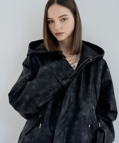 ELLUV（エルブ）の「【ELLUV/エルヴ】ハイクラスPUレザー オーバーショートフードブルゾン（ブルゾン・メンズ・ブラック/ダークブラック・S/M/L）」の21枚目の写真