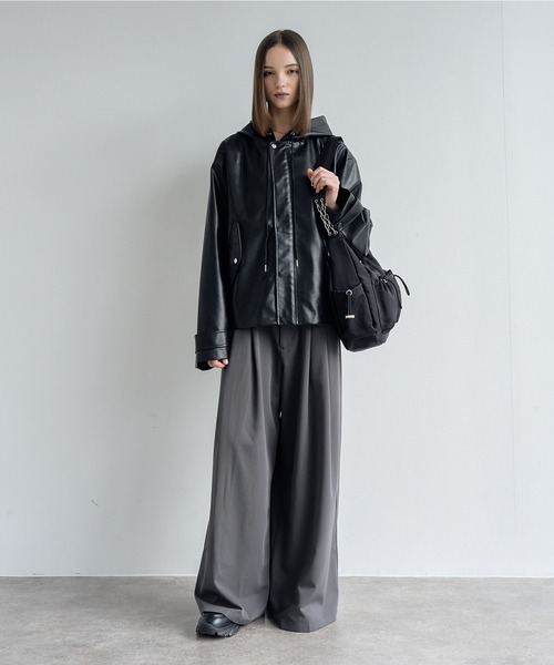 ELLUV（エルブ）の「【ELLUV/エルヴ】ハイクラスPUレザー オーバーショートフードブルゾン（ブルゾン・メンズ・ブラック/ダークブラック・S/M/L）」の17枚目の写真