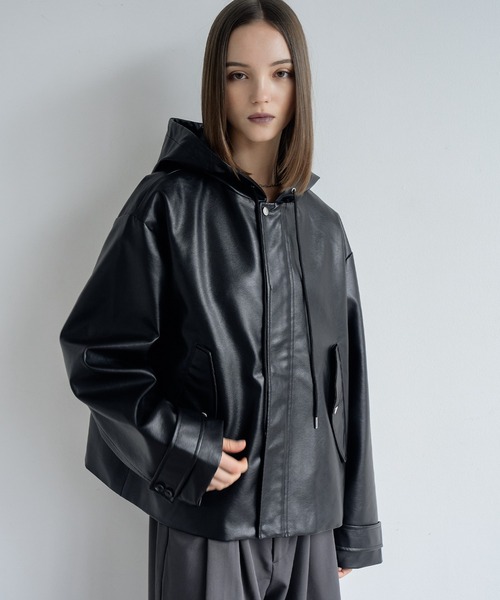 ELLUV（エルブ）の「【ELLUV/エルヴ】ハイクラスPUレザー オーバーショートフードブルゾン（ブルゾン・メンズ・ブラック/ダークブラック・S/M/L）」の7枚目の写真