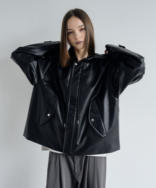 ELLUV（エルブ）の「【ELLUV/エルヴ】ハイクラスPUレザー オーバーショートフードブルゾン（ブルゾン・メンズ・ブラック/ダークブラック・S/M/L）」の9枚目の写真