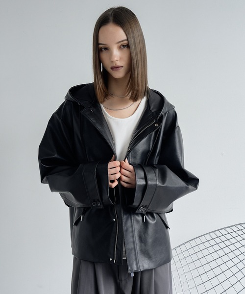 ELLUV（エルブ）の「【ELLUV/エルヴ】ハイクラスPUレザー オーバーショートフードブルゾン（ブルゾン・メンズ・ブラック/ダークブラック・S/M/L）」の14枚目の写真