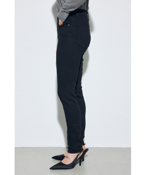AZUL by moussy(アズールバイマウジー)の「【身長/骨格別着用画像あり】【WEB限定】AZUL DENIM ジャストウエストスキニーデニム ストレッチ 履き心地抜群 足長 美脚 細見え(デニムパンツ・レディース・ブルー/ブラック/ライトブルー・X-SMALL/SMALL/MEDIUM/LARGE)」の11枚目の写真