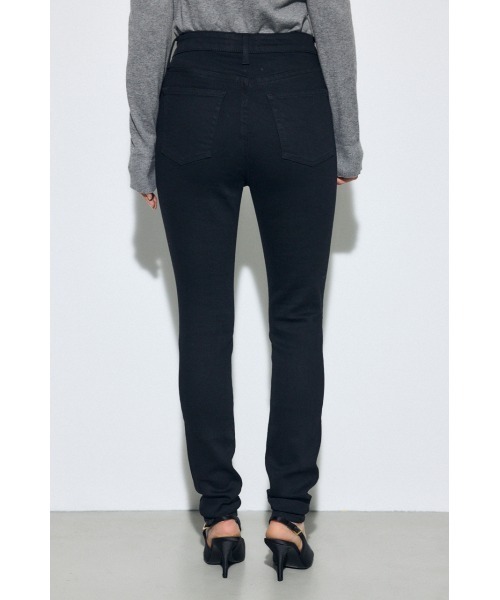 AZUL by moussy(アズールバイマウジー)の「【身長/骨格別着用画像あり】【WEB限定】AZUL DENIM ジャストウエストスキニーデニム ストレッチ 履き心地抜群 足長 美脚 細見え(デニムパンツ・レディース・ブルー/ブラック/ライトブルー・X-SMALL/SMALL/MEDIUM/LARGE)」の12枚目の写真