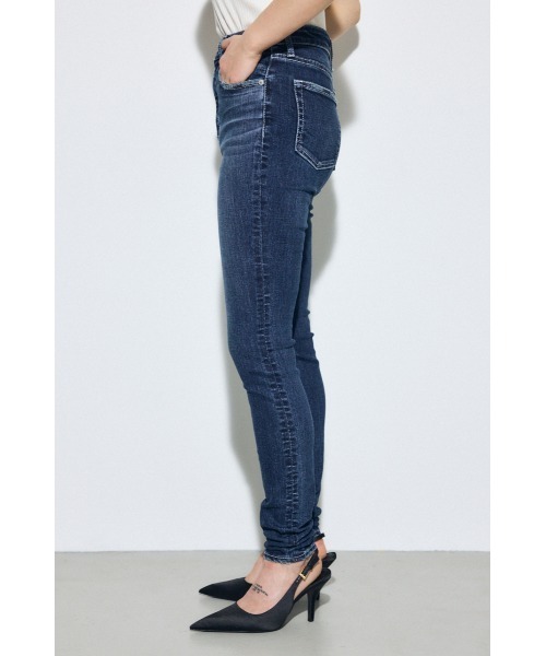 AZUL by moussy(アズールバイマウジー)の「【身長/骨格別着用画像あり】【WEB限定】AZUL DENIM ジャストウエストスキニーデニム ストレッチ 履き心地抜群 足長 美脚 細見え(デニムパンツ・レディース・ブルー/ブラック/ライトブルー・X-SMALL/SMALL/MEDIUM/LARGE)」の4枚目の写真