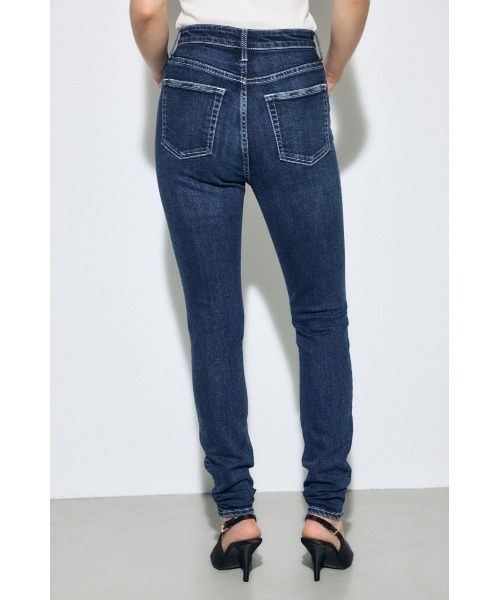 AZUL by moussy(アズールバイマウジー)の「【身長/骨格別着用画像あり】【WEB限定】AZUL DENIM ジャストウエストスキニーデニム ストレッチ 履き心地抜群 足長 美脚 細見え(デニムパンツ・レディース・ブルー/ブラック/ライトブルー・X-SMALL/SMALL/MEDIUM/LARGE)」の5枚目の写真