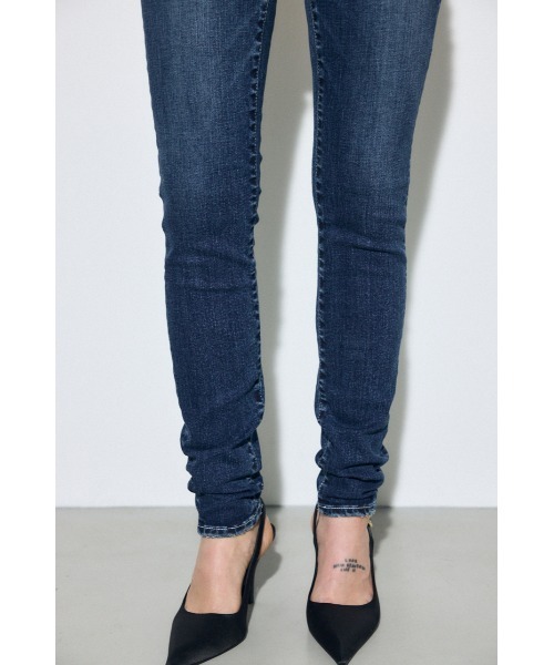 AZUL by moussy(アズールバイマウジー)の「【身長/骨格別着用画像あり】【WEB限定】AZUL DENIM ジャストウエストスキニーデニム ストレッチ 履き心地抜群 足長 美脚 細見え(デニムパンツ・レディース・ブルー/ブラック/ライトブルー・X-SMALL/SMALL/MEDIUM/LARGE)」の9枚目の写真