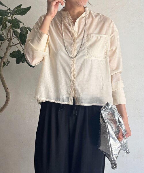 un dix cors(アンディコール)の「シアーバンドカラーシャツ(シャツ/ブラウス・レディース・ライトベージュ/ブラック・FREE)」の2枚目の写真