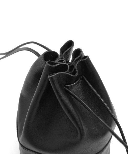 STANDARD SUPPLY(スタンダードサプライ)の「アーツアンドクラフツ / HORSE LEATHER ホースレザー / DRAW STRINGS POUCH S ドローストリングポーチS(ハンドバッグ・レディース・チョコ/ブラック/タン・FREE)」の5枚目の写真