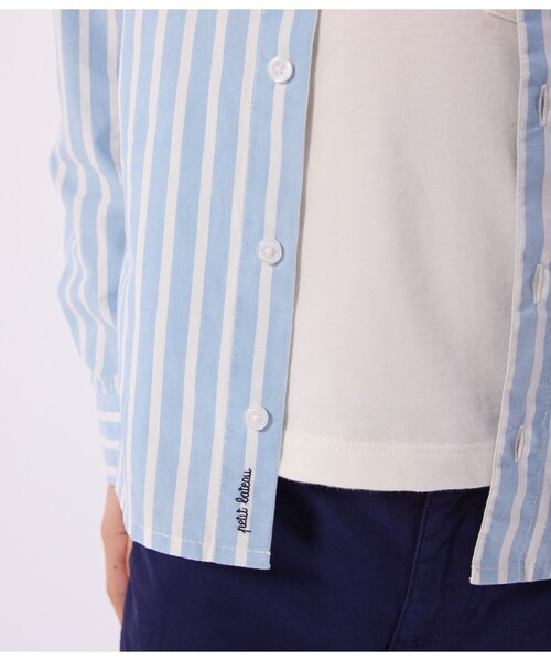 PETIT BATEAU（プチバトー）の「ストライプシャツ（シャツ/ブラウス・キッズ・ホワイト×ブルー・3YEAR/4YEAR/5YEAR）」の2枚目の写真
