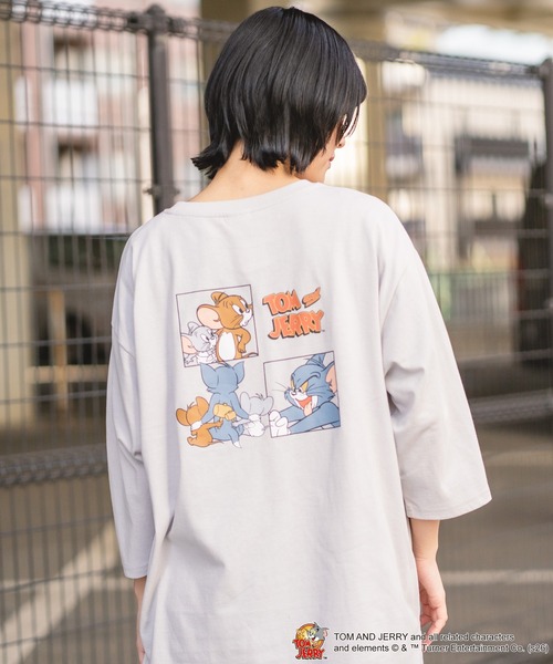 Tom&Jerry(トムアンドジェリー)の「【TOM&JERRY/トムとジェリー】【長めの袖丈で日差しカバーにも!】バックプリント 9分袖 BIGシルエットTシャツ オーバーサイズ キャラクター トムジェリ ストリート スケーター レトロ(Tシャツ/カットソー・レディース・イエロー/スミクロ/ブルー/グレー・LARGE/MEDIUM)」の1枚目の写真