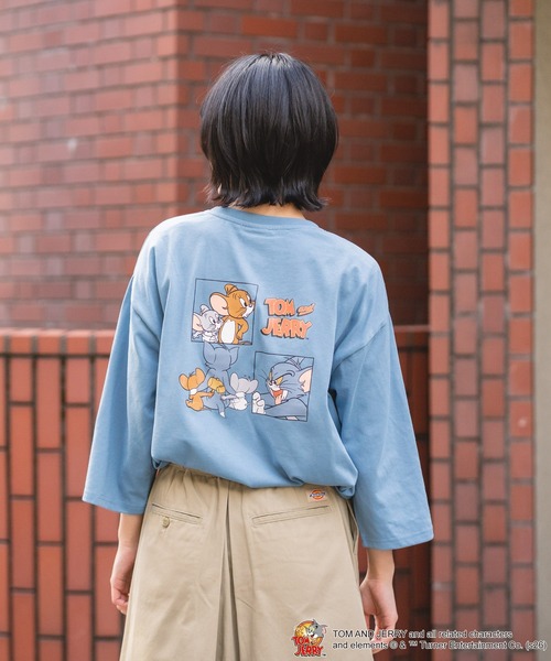Tom&Jerry(トムアンドジェリー)の「【TOM&JERRY/トムとジェリー】【長めの袖丈で日差しカバーにも!】バックプリント 9分袖 BIGシルエットTシャツ オーバーサイズ キャラクター トムジェリ ストリート スケーター レトロ(Tシャツ/カットソー・レディース・イエロー/スミクロ/ブルー/グレー・LARGE/MEDIUM)」の3枚目の写真
