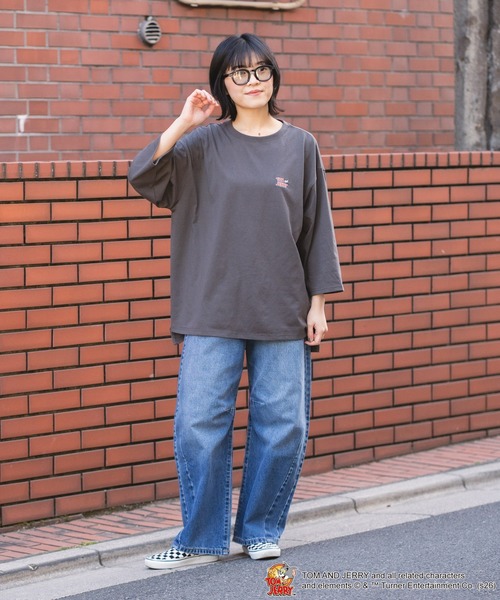 Tom&Jerry(トムアンドジェリー)の「【TOM&JERRY/トムとジェリー】【長めの袖丈で日差しカバーにも!】バックプリント 9分袖 BIGシルエットTシャツ オーバーサイズ キャラクター トムジェリ ストリート スケーター レトロ(Tシャツ/カットソー・レディース・イエロー/スミクロ/ブルー/グレー・LARGE/MEDIUM)」の14枚目の写真