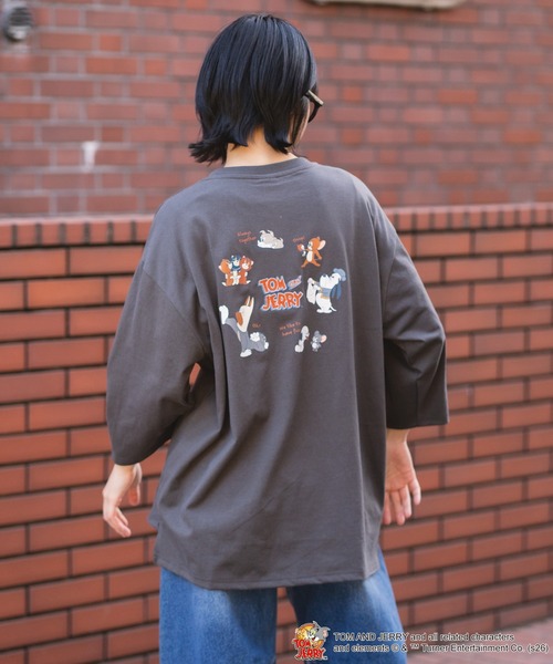 Tom&Jerry(トムアンドジェリー)の「【TOM&JERRY/トムとジェリー】【長めの袖丈で日差しカバーにも!】バックプリント 9分袖 BIGシルエットTシャツ オーバーサイズ キャラクター トムジェリ ストリート スケーター レトロ(Tシャツ/カットソー・レディース・イエロー/スミクロ/ブルー/グレー・LARGE/MEDIUM)」の18枚目の写真