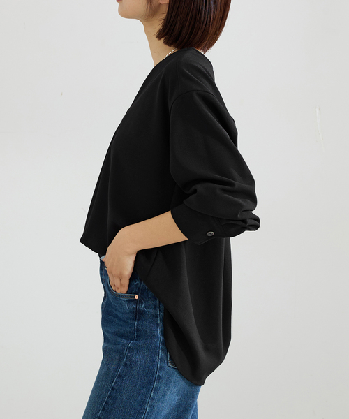 IENA（イエナ）の「《セットアップ対応》カットジョーゼットVネックプルオーバー（シャツ/ブラウス・レディース・ブラック/ネイビー・FREE）」の6枚目の写真