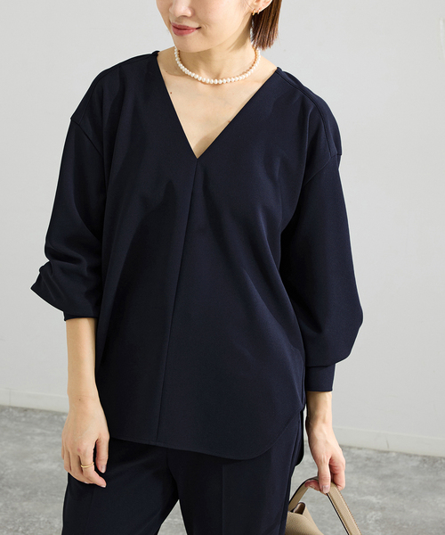 IENA（イエナ）の「《セットアップ対応》カットジョーゼットVネックプルオーバー（シャツ/ブラウス・レディース・ブラック/ネイビー・FREE）」の14枚目の写真