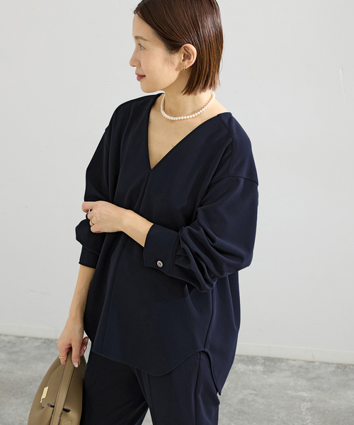 IENA（イエナ）の「《セットアップ対応》カットジョーゼットVネックプルオーバー（シャツ/ブラウス・レディース・ブラック/ネイビー・FREE）」の15枚目の写真