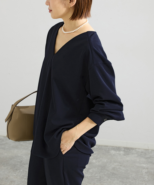 IENA（イエナ）の「《セットアップ対応》カットジョーゼットVネックプルオーバー（シャツ/ブラウス・レディース・ブラック/ネイビー・FREE）」の16枚目の写真