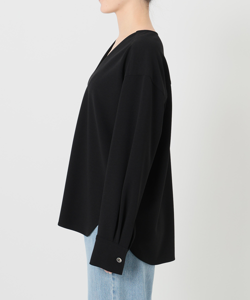 IENA（イエナ）の「《セットアップ対応》カットジョーゼットVネックプルオーバー（シャツ/ブラウス・レディース・ブラック/ネイビー・FREE）」の21枚目の写真