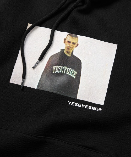 YESEYESEE(イエスアイシー)の「Y.E.S Arch Boy Hoodie(パーカー・メンズ・グレー/ブラック/レッド・S/XL/L/M)」の19枚目の写真
