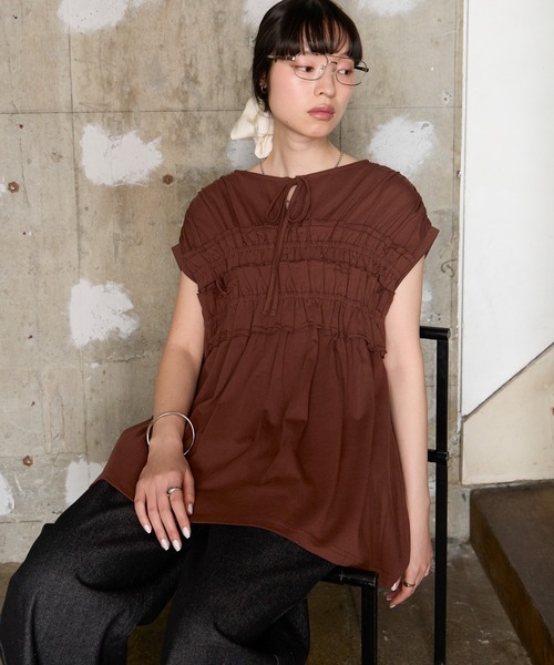 forksy.（フォルクシー）の「【forksy.】＜エブリデイシリーズ＞前後2way シャーリング カットフリル ショートスリーブTシャツ（Tシャツ/カットソー・レディース・ライトブルー/ブラック/チャコールグレー/オフホワイト/ピンク/ブラウン・FREE）」の4枚目の写真