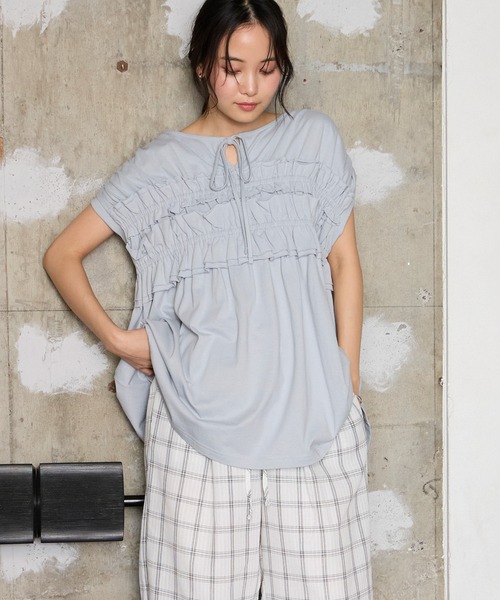 forksy.（フォルクシー）の「【forksy.】＜エブリデイシリーズ＞前後2way シャーリング カットフリル ショートスリーブTシャツ（Tシャツ/カットソー・レディース・ライトブルー/ブラック/チャコールグレー/オフホワイト/ピンク/ブラウン・FREE）」の5枚目の写真
