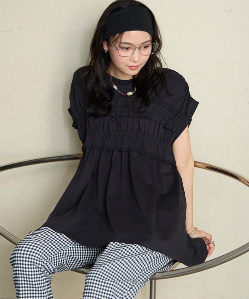 forksy.（フォルクシー）の「【forksy.】＜エブリデイシリーズ＞前後2way シャーリング カットフリル ショートスリーブTシャツ（Tシャツ/カットソー・レディース・ライトブルー/ブラック/チャコールグレー/オフホワイト/ピンク/ブラウン・FREE）」の2枚目の写真