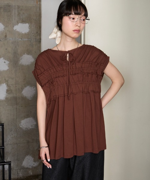 forksy.（フォルクシー）の「【forksy.】＜エブリデイシリーズ＞前後2way シャーリング カットフリル ショートスリーブTシャツ（Tシャツ/カットソー・レディース・ライトブルー/ブラック/チャコールグレー/オフホワイト/ピンク/ブラウン・FREE）」の8枚目の写真