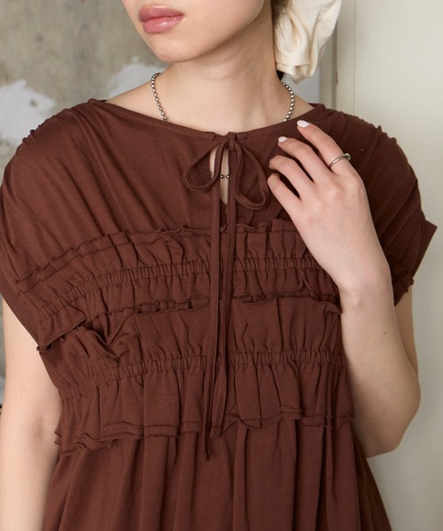 forksy.（フォルクシー）の「【forksy.】＜エブリデイシリーズ＞前後2way シャーリング カットフリル ショートスリーブTシャツ（Tシャツ/カットソー・レディース・ライトブルー/ブラック/チャコールグレー/オフホワイト/ピンク/ブラウン・FREE）」の11枚目の写真