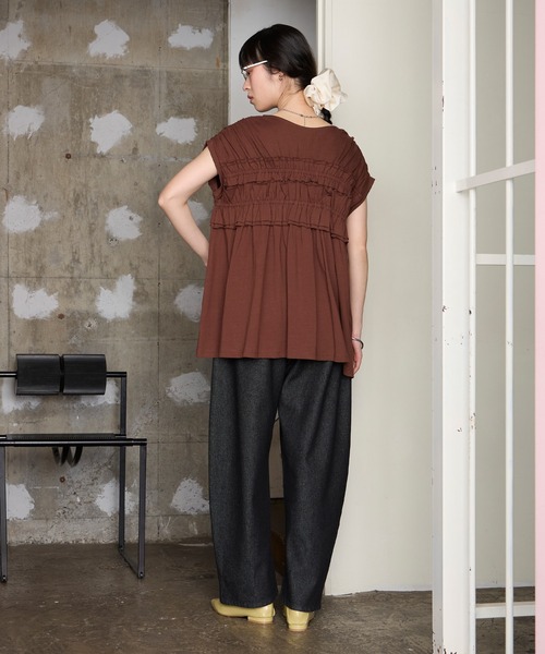 forksy.（フォルクシー）の「【forksy.】＜エブリデイシリーズ＞前後2way シャーリング カットフリル ショートスリーブTシャツ（Tシャツ/カットソー・レディース・ライトブルー/ブラック/チャコールグレー/オフホワイト/ピンク/ブラウン・FREE）」の15枚目の写真