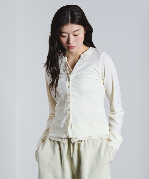 ROSE BUD（ローズバッド）の「FAKE LAYERED CARDIGAN（カーディガン/ボレロ・レディース・オフホワイト/ブラック/ブルー・ONE SIZE）」の4枚目の写真