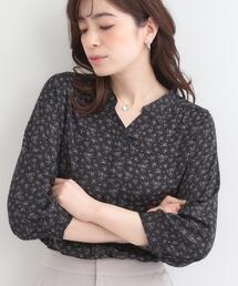 【S-LL/7分袖】首元をすっきり魅せる　大人の上品サテンブラウス