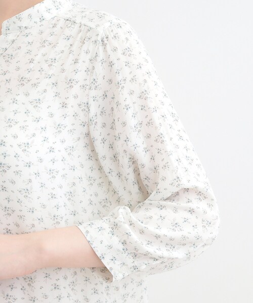 SHOO・LA・RUE（シューラルー）の「【S-LL/7分袖】首元をすっきり魅せる　大人の上品サテンブラウス（シャツ/ブラウス・レディース・ライトブルー/ブラック系6/ホワイト系7・03/02/01/04）」の6枚目の写真
