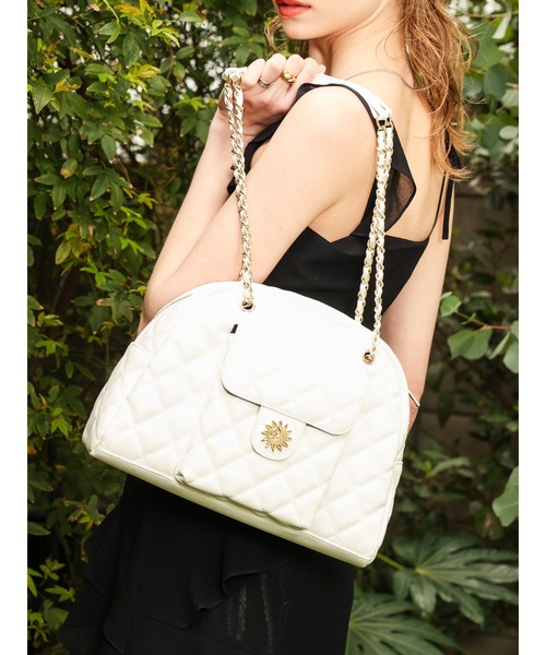 EVRIS(エヴリス)の「キルティングチェーンポケットBAG(ショルダーバッグ・レディース・ブラック/ホワイト・FREE)」の1枚目の写真