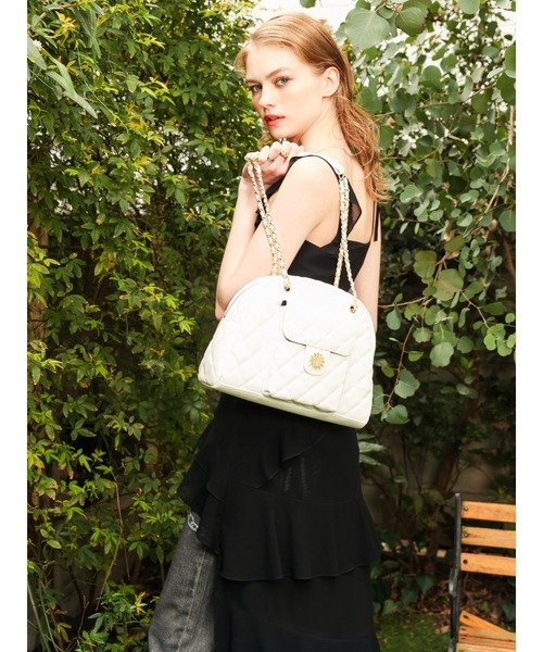 EVRIS(エヴリス)の「キルティングチェーンポケットBAG(ショルダーバッグ・レディース・ブラック/ホワイト・FREE)」の4枚目の写真
