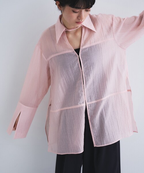 CODE A(コードエー)の「point neck ribbon shirts(シャツ/ブラウス・レディース・ブラック/ホワイト/ピンク・00)」の3枚目の写真