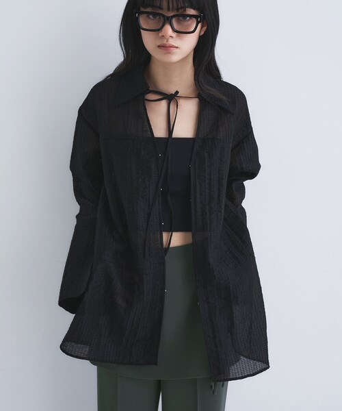 CODE A(コードエー)の「point neck ribbon shirts(シャツ/ブラウス・レディース・ブラック/ホワイト/ピンク・00)」の2枚目の写真