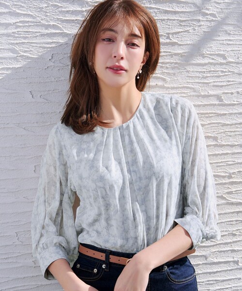 Tiaclasse（ティアクラッセ）の「水彩花柄シフォンブラウス（シャツ/ブラウス・レディース・ベージュ/グレー/ブルー・XXL/XL）」の5枚目の写真