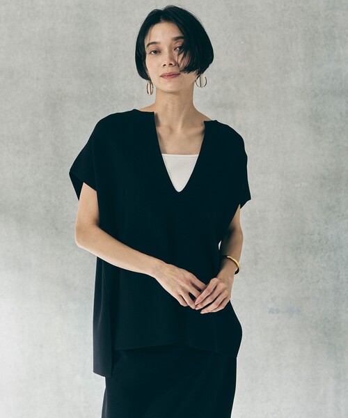 UNFILO(アンフィーロ)の「【WEB限定カラー】スゴ機能美ニット キーネック ジレ(ニット/セーター・レディース・ブラック系/ベージュ系/こしょう色系/グレー系・SMALL/MEDIUM)」の1枚目の写真
