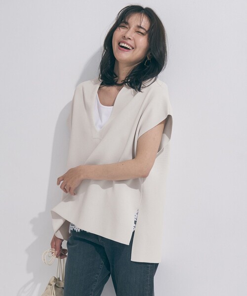 UNFILO(アンフィーロ)の「【WEB限定カラー】スゴ機能美ニット キーネック ジレ(ニット/セーター・レディース・ブラック系/ベージュ系/こしょう色系/グレー系・SMALL/MEDIUM)」の3枚目の写真