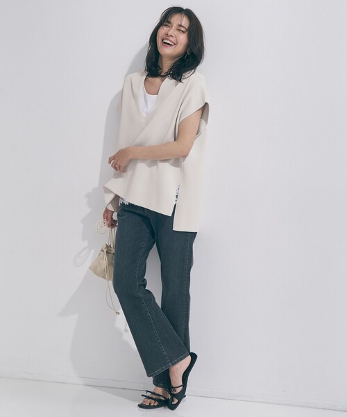 UNFILO(アンフィーロ)の「【WEB限定カラー】スゴ機能美ニット キーネック ジレ(ニット/セーター・レディース・ブラック系/ベージュ系/こしょう色系/グレー系・SMALL/MEDIUM)」の6枚目の写真
