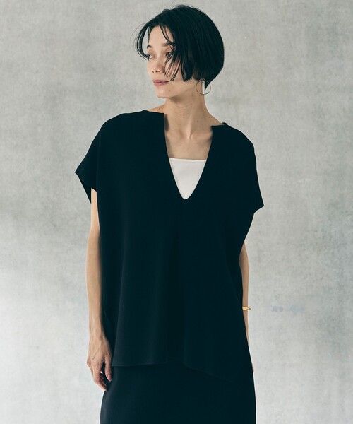 UNFILO(アンフィーロ)の「【WEB限定カラー】スゴ機能美ニット キーネック ジレ(ニット/セーター・レディース・ブラック系/ベージュ系/こしょう色系/グレー系・SMALL/MEDIUM)」の12枚目の写真