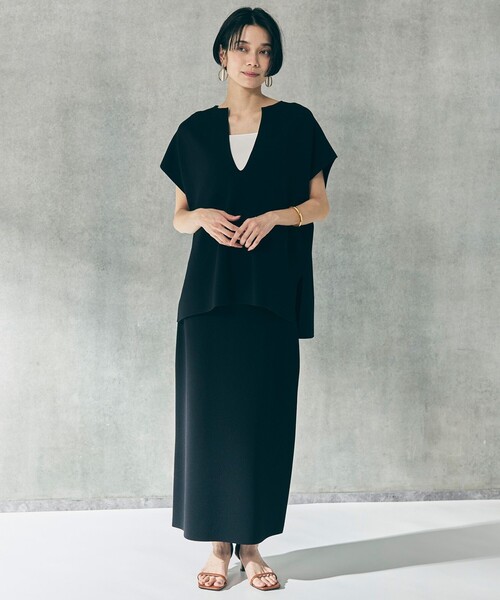UNFILO(アンフィーロ)の「【WEB限定カラー】スゴ機能美ニット キーネック ジレ(ニット/セーター・レディース・ブラック系/ベージュ系/こしょう色系/グレー系・SMALL/MEDIUM)」の14枚目の写真